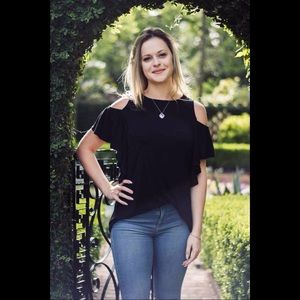 Made in the USA 💫Cold Shoulder Ruffle Short Sleeve Top in Black very soft